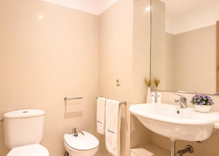 Host Wise - Comfy Charming Flat W Netflix - Ace Location *