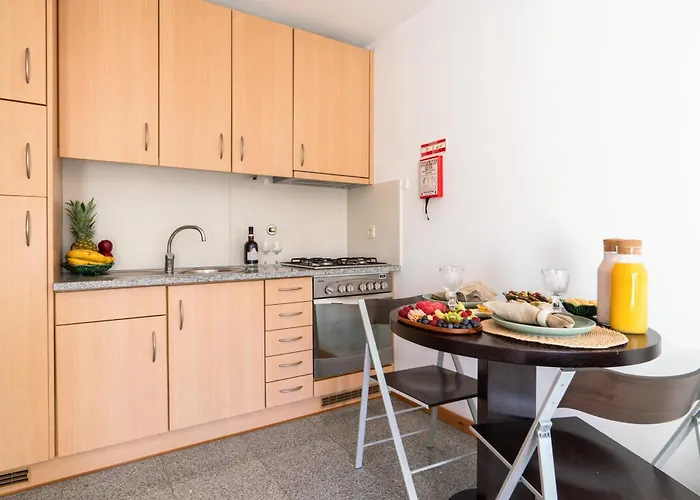 Host Wise - Comfy Charming Flat W Netflix - Ace Location