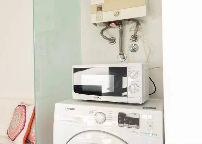 Host Wise - Comfy Charming Flat W Netflix - Ace Location Apartman