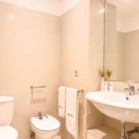 Host Wise - Comfy Charming Flat W Netflix - Ace Location *