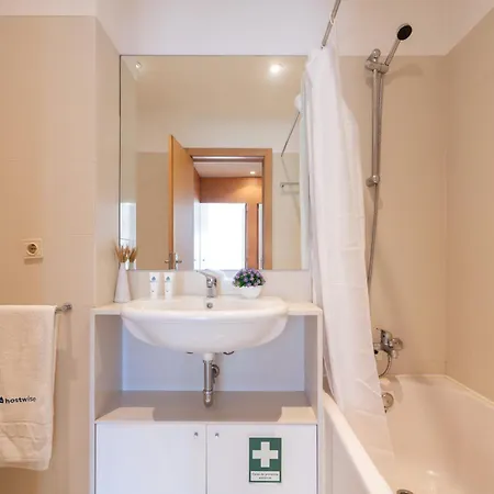 Host Wise - Comfy Charming Flat W Netflix - Ace Location アパート ポルト